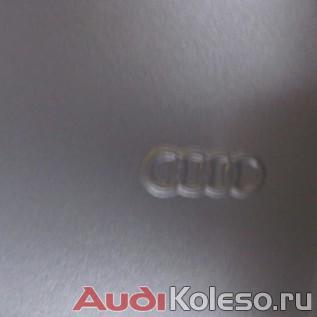 Оригинальные литые диски Audi A8 D4 R18 4H0601025B в сборе с зимними шпигованными шинами Nokian эмблема ауди